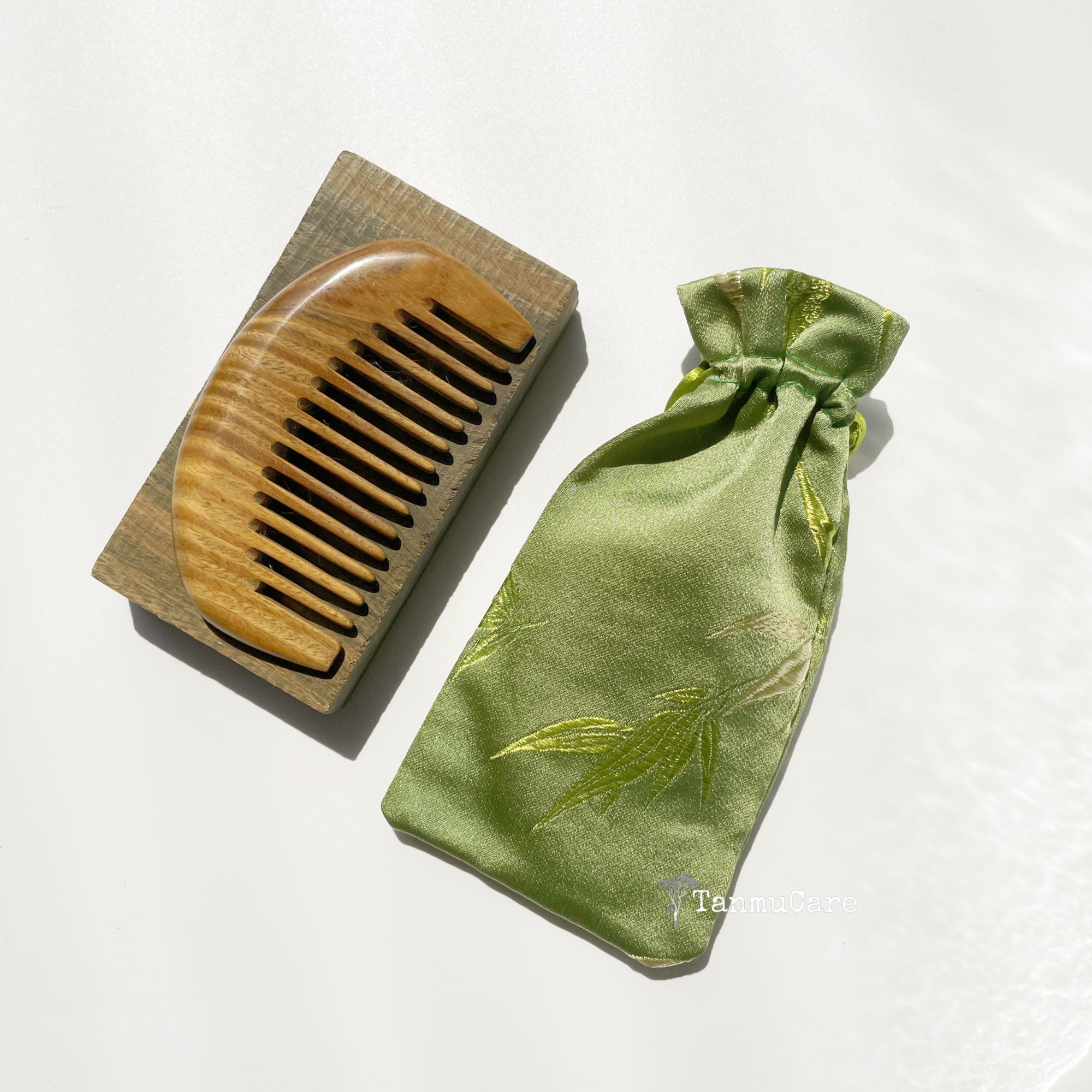TanmuCare Wide-tooth Green Sandalwood Hair Comb (Semicircle shape)-Wavy thick short hair