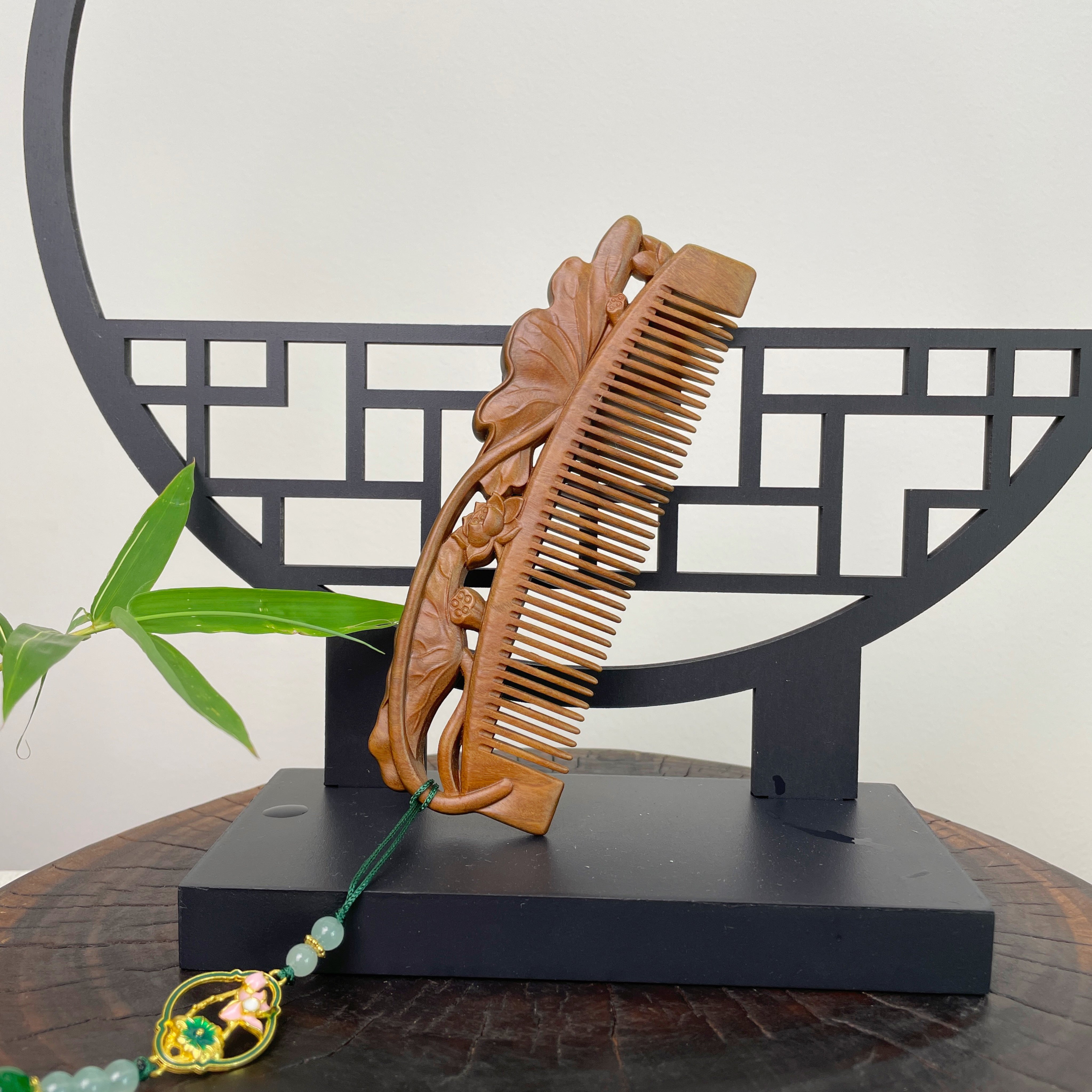 tanmucare Green Sandalwood Hair Comb with Hand-Carved Lotus Pattern