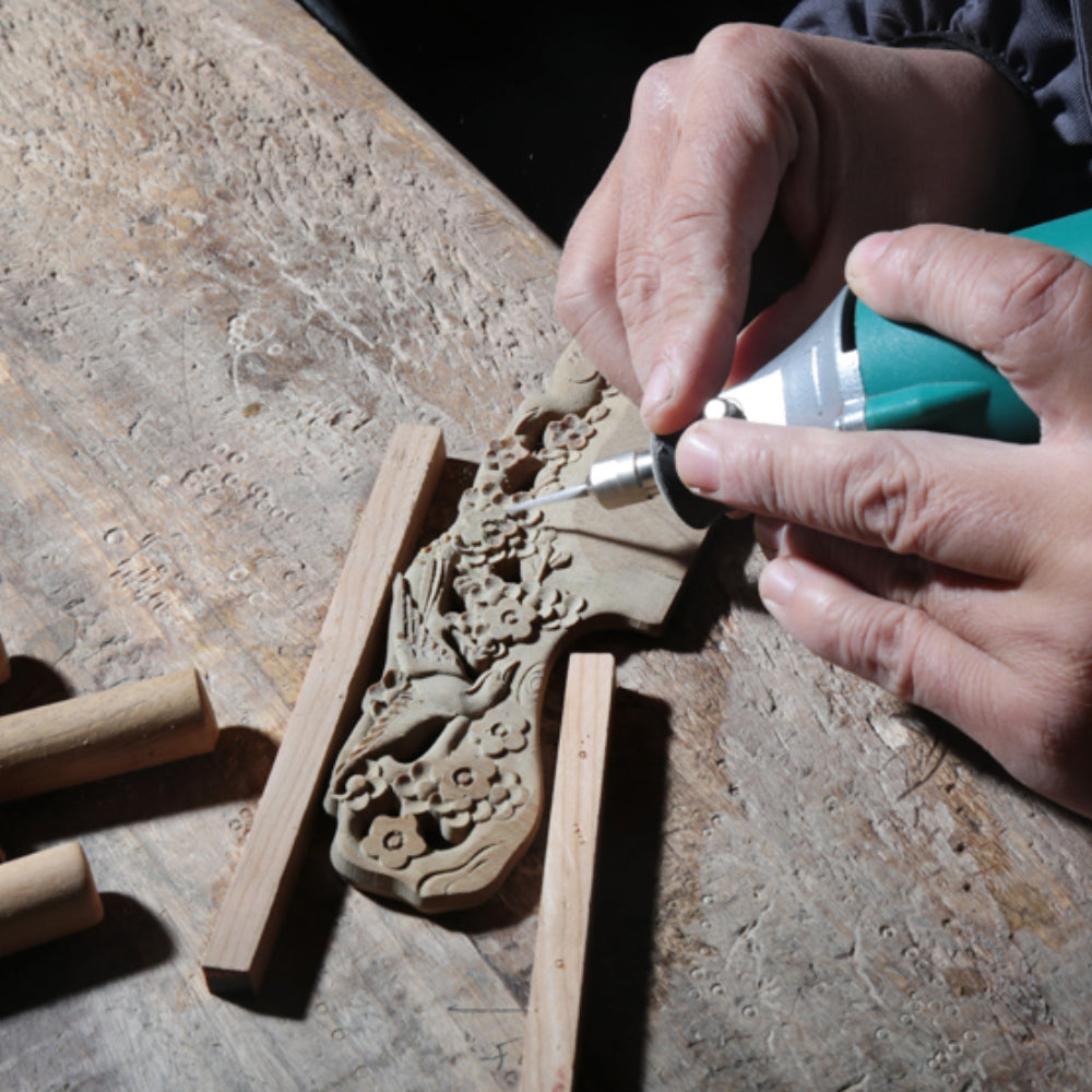 TanmuCare Hand-carved Green Sandalwood Comb -Magpie Pattern