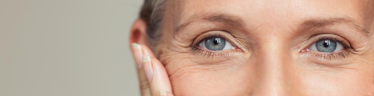 Reducing Crow's Feet and Wrinkles Around Your Eyes with Facial Gua Sha TanmuCare sandalwood
