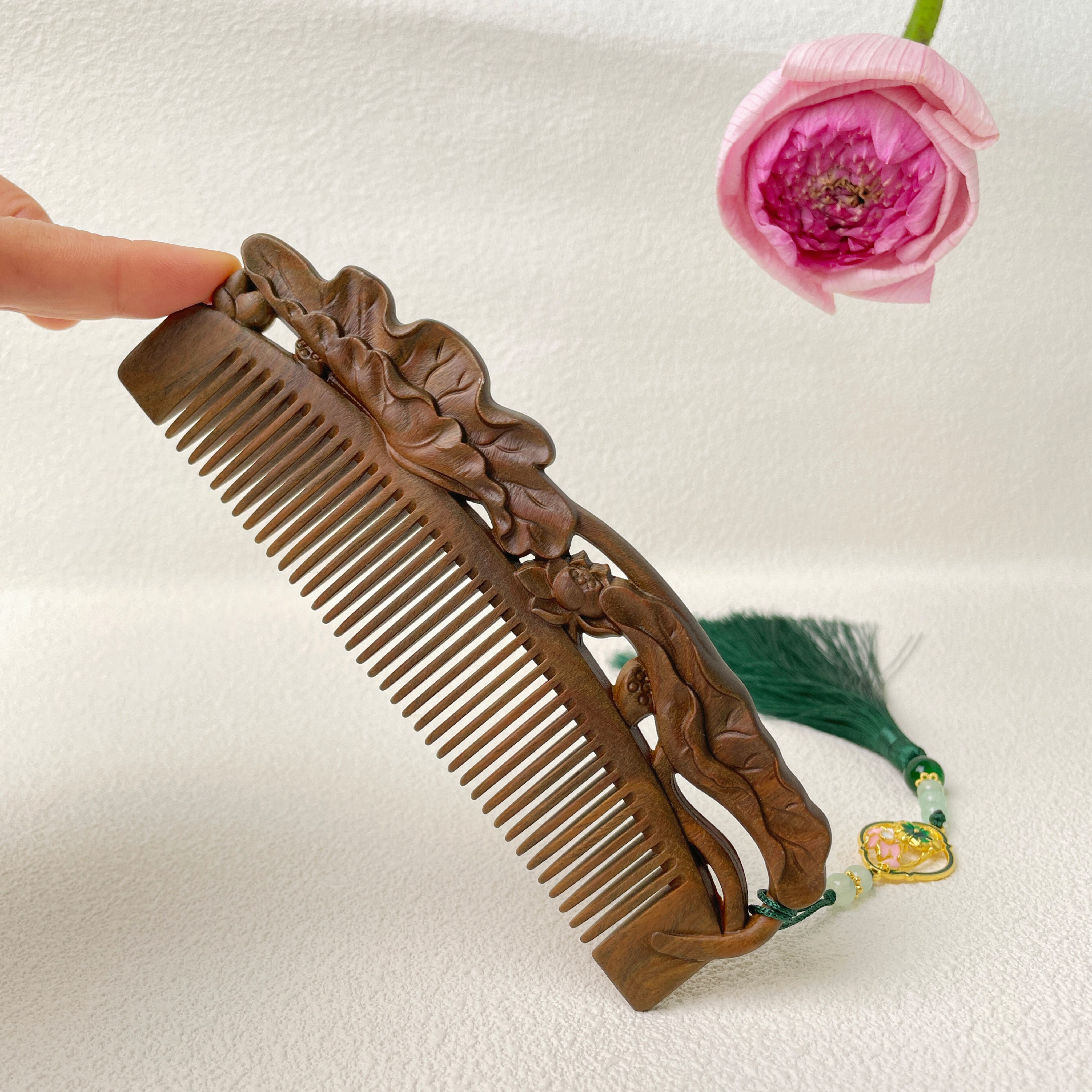 Green Sandalwood Hair Comb with Hand-Carved Lotus Pattern 
 