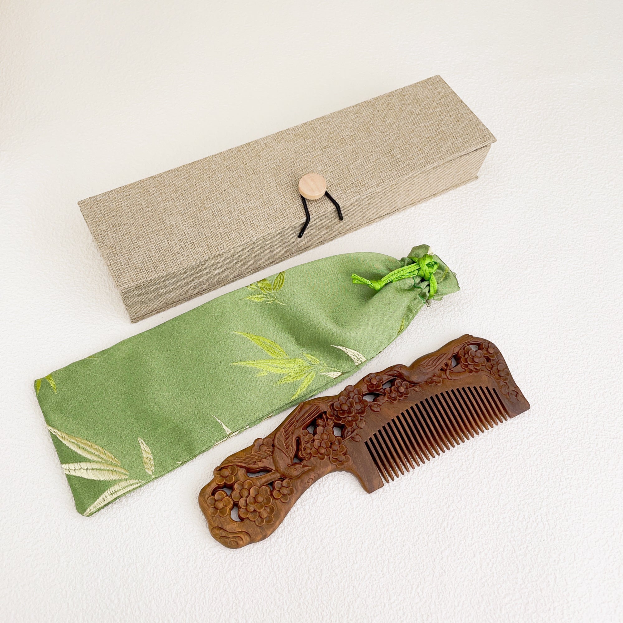 TanmuCare Hand-carved Green Sandalwood Comb -Magpie Pattern