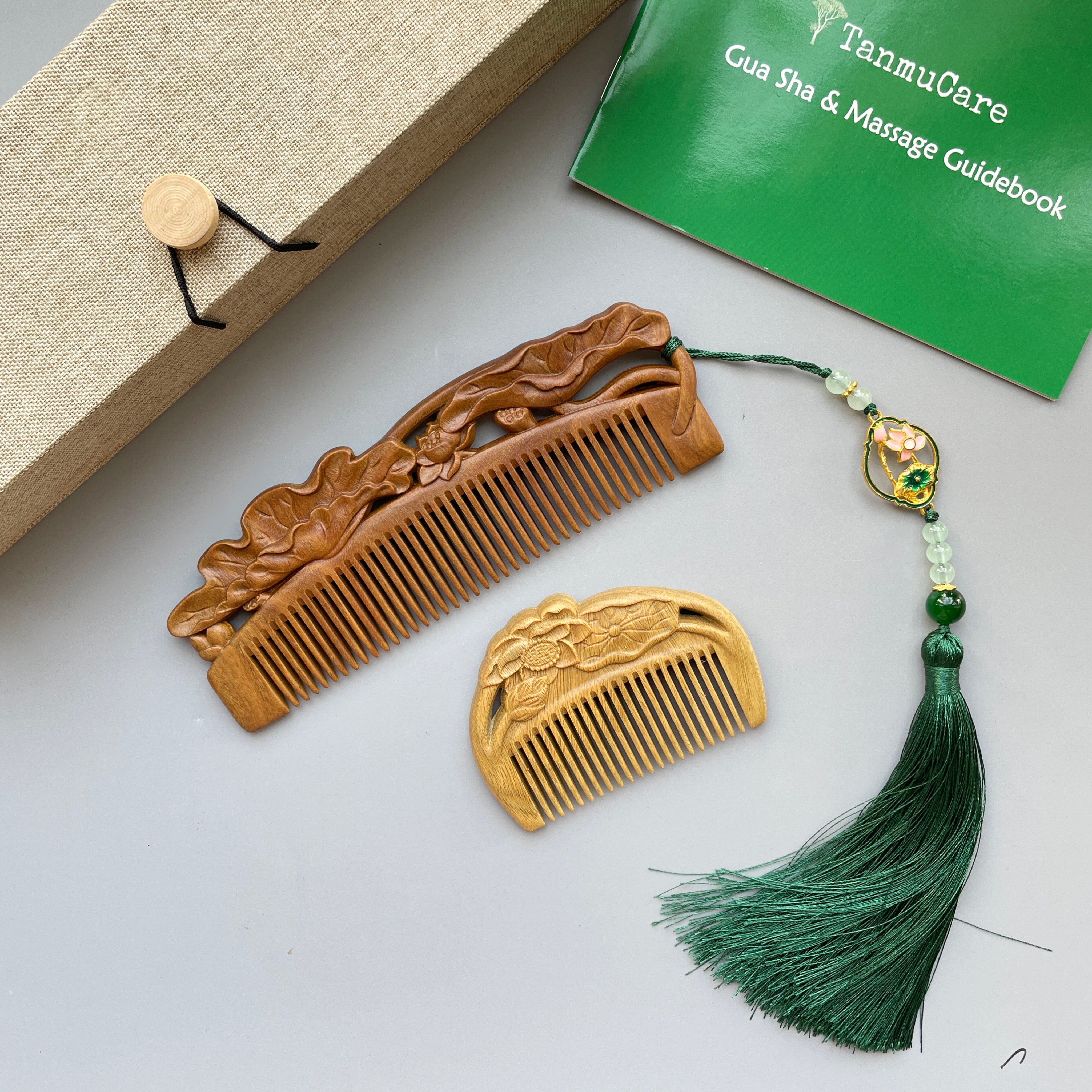 Green Sandalwood Hair Comb with Hand-Carved Lotus Pattern