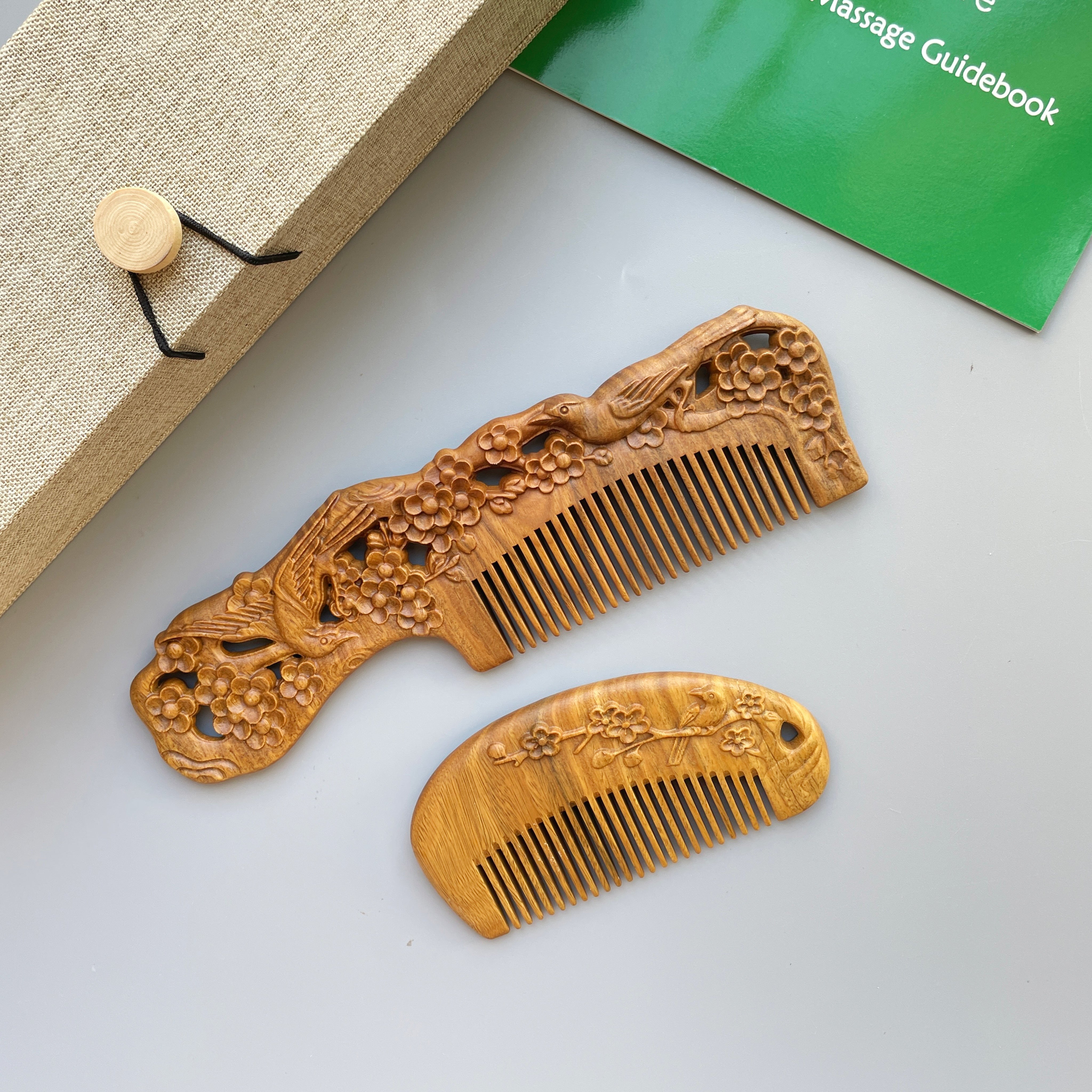 Hand-carved Green Sandalwood Comb -Magpie Pattern