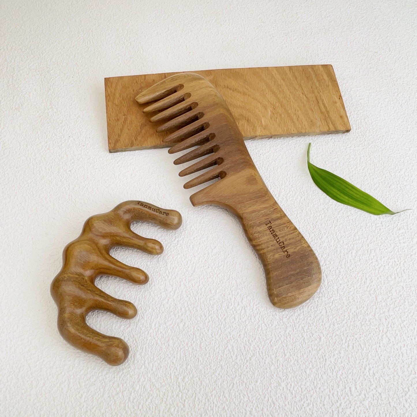 TanmuCare Wide-tooth Green Sandalwood Hair Comb (With handle) -Wavy thick long hair